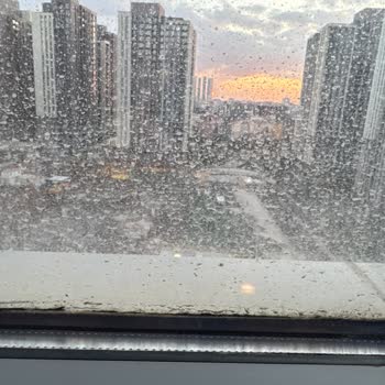 İstanbul 216 Yaklaşık 6 Aydır Bloktaki Camlarımız Temizlenmiyor