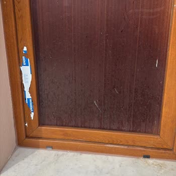 Yeni Takılan Balkon Kapısında Renk Değişimi Ve Bayi İletişimsizliği