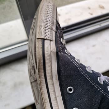 6 Ayda Deforme Olan Converse Ayakkabı İçin İade Veya Değişim Talebi