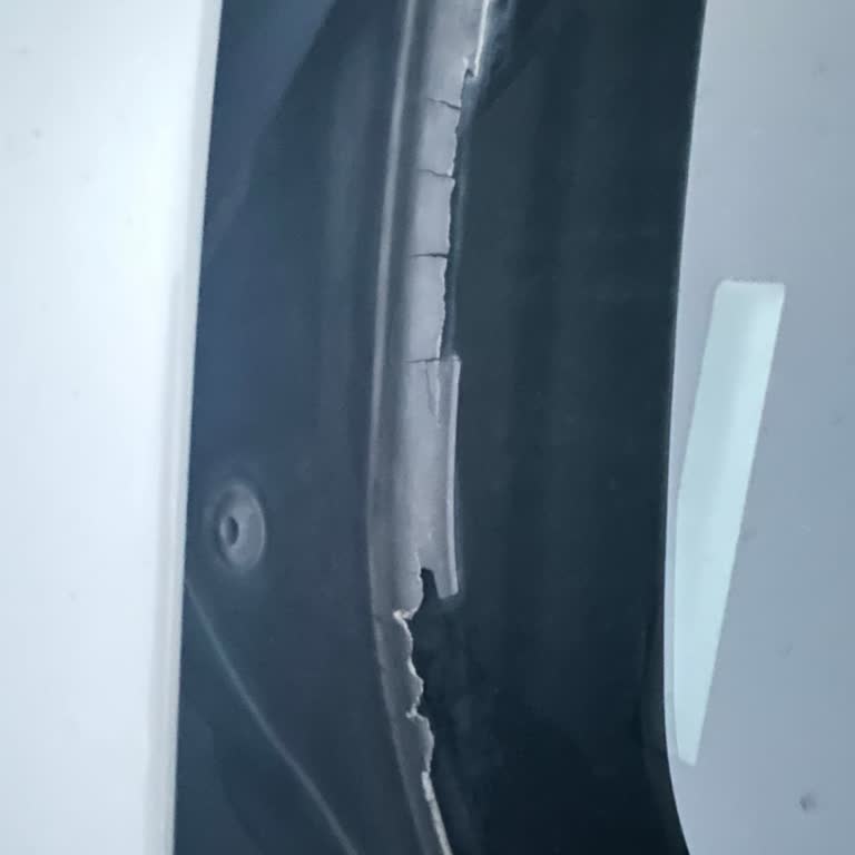 Sıfır BMW'de Kronik Parça Sorunları Ve İlgisiz Servis