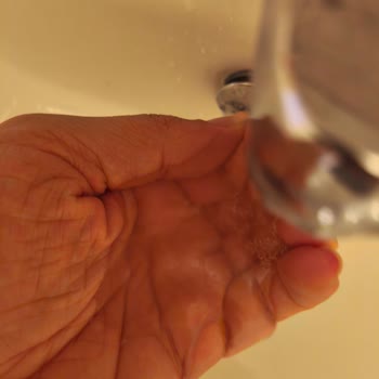 Bağcılar'da Musluktan Akan Suyun Beyaz Ve Köpüklü Olması Sorunu