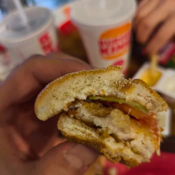 Burger King Kuşadası Şubesinde Bayat Ekmek Ve Sert Soğan Halkalarıyla Karşılaştım