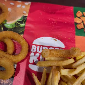 Burger King Kuşadası Şubesinde Bayat Ekmek Ve Sert Soğan Halkalarıyla Karşılaştım