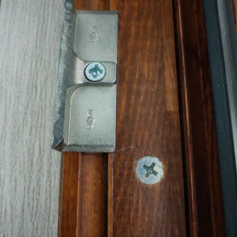 Vorne Kapı Kilit Karşılığı İçin Yedek Parça Bulamıyorum, Güvenliğim Tehlikede