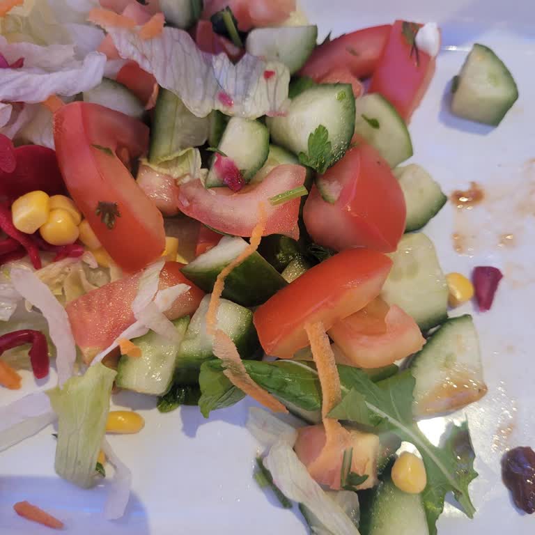 Hayal Kırıklığı Yaratan Kötü Pişmiş Tavuk Ve Özensiz Sunum