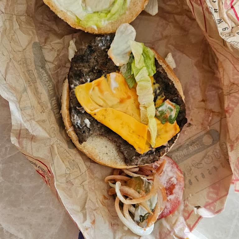 Hijyen Skandalı: Isırılmış Köfteyle Karşılaşmak Ve İade Talebinin Reddedilmesi