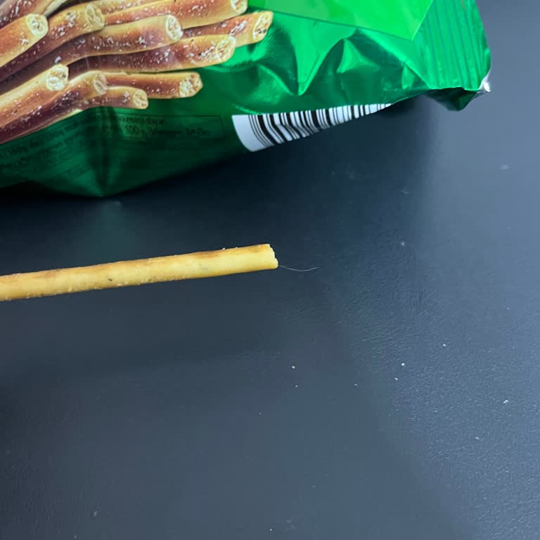 Eti Gıda Atıştırmalıkta Hijyen Şoku: Krakerin İçinden Saç Çıktı