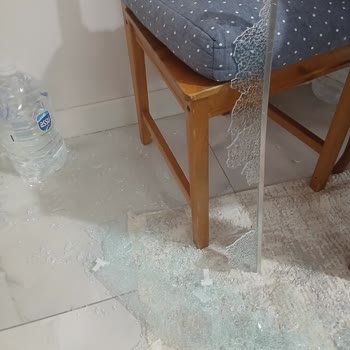 Siemens Buzdolabı Cam Rafı Temizlik Sırasında Tehlikeli Şekilde Kırıldı