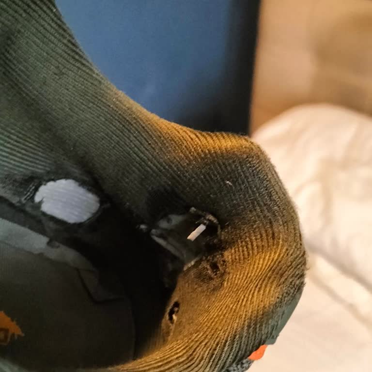 Zapatos Dockers defectuosos, negativa de cambio tras un mes de uso