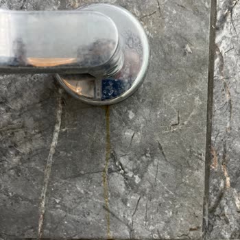 Banyoda Kısa Sürede Sorunlu Ve Paslanan Duş Sistemi Mağduriyeti
