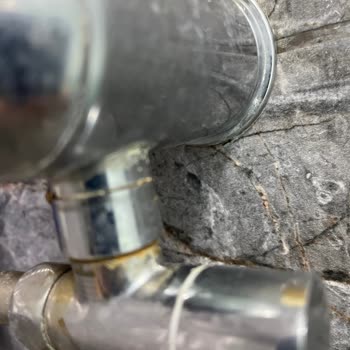 Banyoda Kısa Sürede Sorunlu Ve Paslanan Duş Sistemi Mağduriyeti