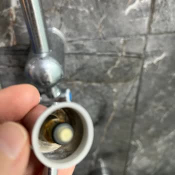 Banyoda Kısa Sürede Sorunlu Ve Paslanan Duş Sistemi Mağduriyeti
