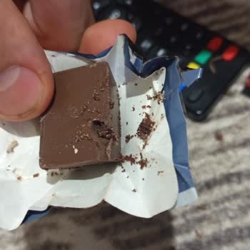 Fındıklı Çikolatadan Kurt Çıkması Hijyen Endişesi Yarattı