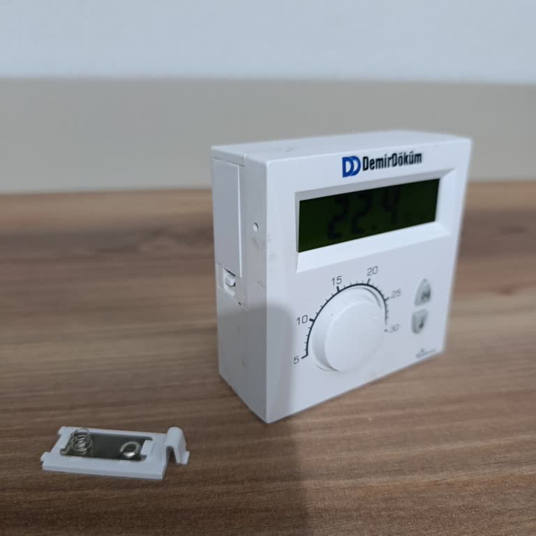Oda Termostatı Pil Kapağı Kırıldı Ürün Kullanılamaz Hale Geldi