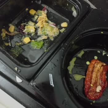 Salatadan Çıkan Yabancı Maddeler Nedeniyle Sağlık Sorunu Yaşadım