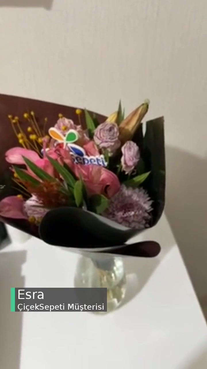 ÇiçekSepeti Öğretmenler Gününde Solmuş Çiçek Gönderdi videonun kapak resmi