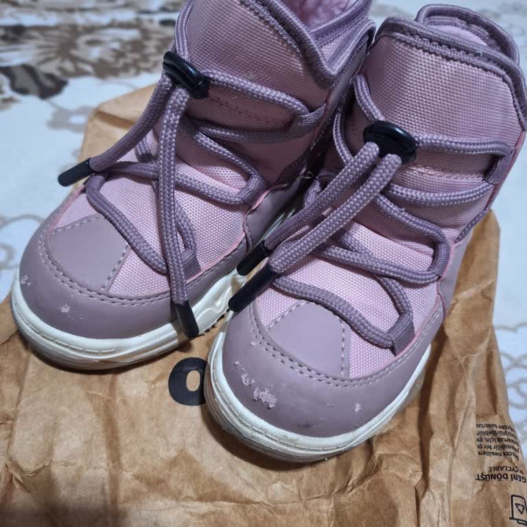 Bir Kez Giyilen Çocuk Ayakkabısında Hızlı Deformasyon Ve Olumsuz Müşteri Hizmeti Deneyimi