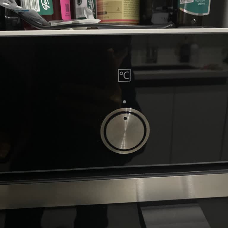 Siemens Fırın Düğmesi Kırıldı, Yedek Parça Ve Çözüm Sunulmadı