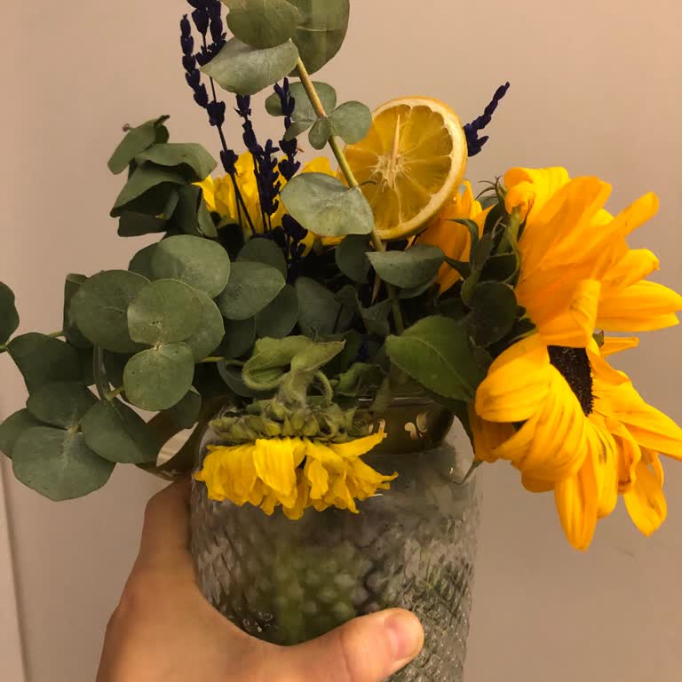 Öğretmenler Günü İçin Sipariş Ettiğim Çiçek Ölü Ve Solmuş Şekilde Teslim Edildi