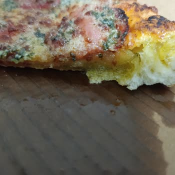 Yağlı Ve Kalitesiz Pizza, İlgisiz Müşteri Hizmeti!