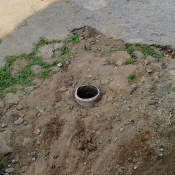 Açık Kanalizasyon Kapağı Nedeniyle Sağlık Ve Güvenlik Tehlikesi