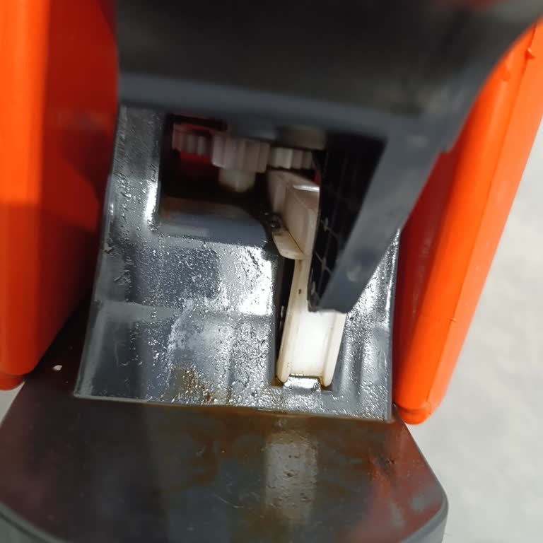 Macromax Kısa Sürede Bozulan Ve Paslanan Temizlik Seti İçin Çözüm Bekliyorum