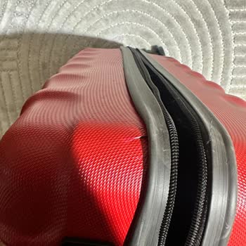 Sipariş Ettiğim Valizler Kırık Ve Kullanılamaz Halde Teslim Edildi