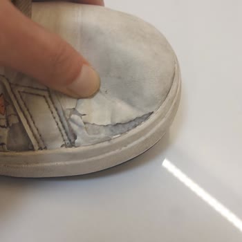 Garantili Adidas Ayakkabı Kısa Sürede Yıprandı, İnceleme Yapılmadan Ret Cevabı