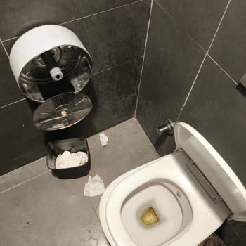 Türkiye Petrolleri Sütlüce Şubesinde Hijyen Sorunu Ve Kötü Koku