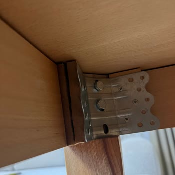 Kısa Sürede Deforme Olan Masa Ve İlgisiz Firma Yaklaşımı