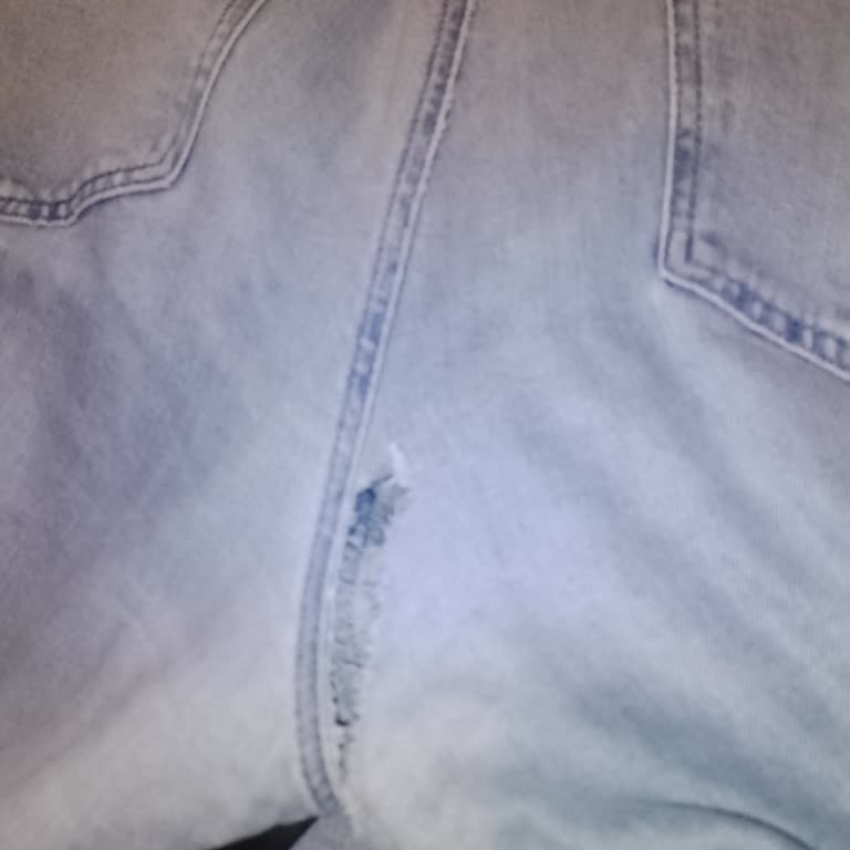 Mavi'den Alınan Kot Pantolon 4 Ayda Yırtıldı, Ücret İadesi Talebim Var