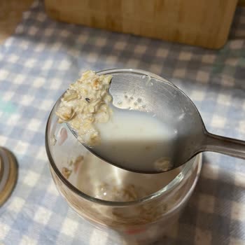 Yulaf Ezmesinde Fare Dışkısına Benzeyen Maddeyle Karşılaştım