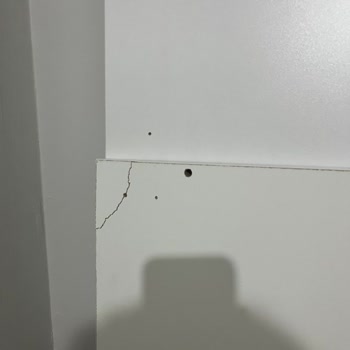 Hasarlı Gardırop Parçası İçin Çözüm Sunulmuyor