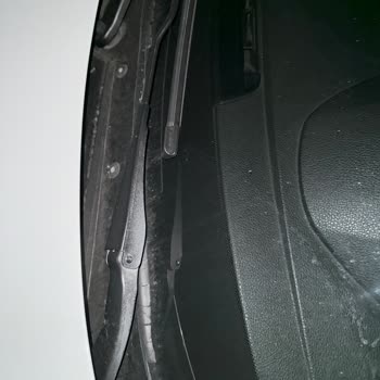 BMW 116d'de Cam Fitili Ve Stop Lambası Sorunu Güvenliği Tehdit Ediyor