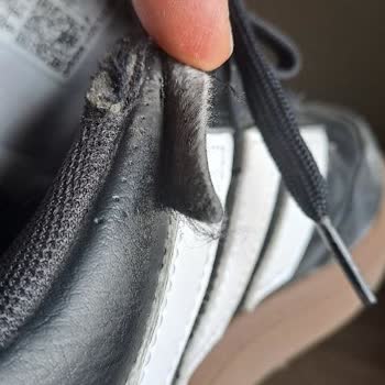 Adidas Spor Ayakkabı İki Haftada Açıldı Mağaza Çözüm Sunmadı