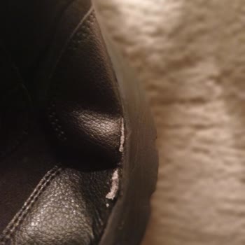 Skechers Az Kullanımla Deforme Olan Ayakkabı Ve Yetersiz Müşteri Hizmeti