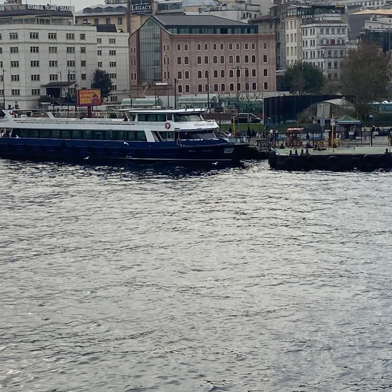 Eminönü'nde Ruhsatsız Teknelerle Yolcu Taşımacılığı Endişesi