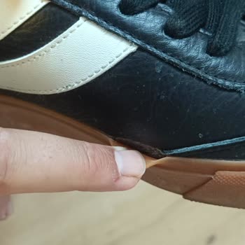 Superga Kısa Sürede Deforme Olan Ayakkabı Ve İletişimsiz Destek Süreci Hayal Kırıklığı Yarattı!