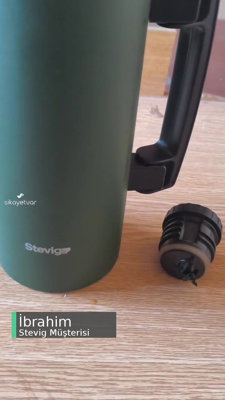 1.5 Litre Stevig Termos Kapağında Sıkışma! videonun kapak resmi