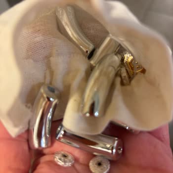 Kopuk Ve Hatalı Kolye, İletişimsizlik Ve Mağduriyet