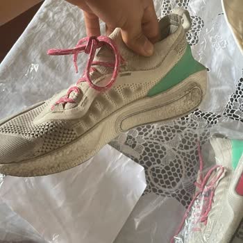 Kısa Sürede Yırtılan Ayakkabıya Kullanıcı Hatası Denilmesi Mağduriyet Yarattı