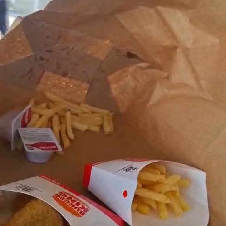 Eksik Hamburgerler Ve Ücret İadesinde Kart Seçeneği Sunulmuyor