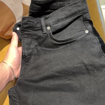 Zara'dan Aldığım Pantolonun Boya Vermesi Ve Mağaza Çalışanının Saygısız Davranışı
