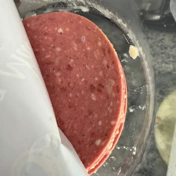 Son Kullanma Tarihi Geçmemiş Salam Bozuk Çıktı, Güvenim Sarsıldı