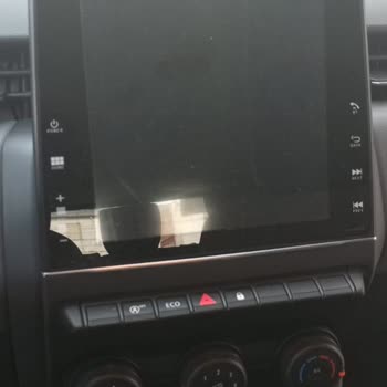 Sıfır Renault Clio'da Emniyet Kemeri Ve Medya Çalar Sorunları Çözülmüyor