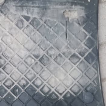 Sıfır Renault Clio'da Emniyet Kemeri Ve Medya Çalar Sorunları Çözülmüyor