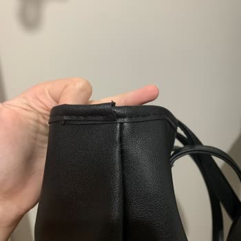 Aldığım Çanta Kalitesiz Çıktı İade İçin Ücret İstendi Ve Firmaya Ulaşamıyorum