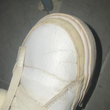 Kısa Sürede Yıpranan Nike Ayakkabıya Çözüm Bulunmadı