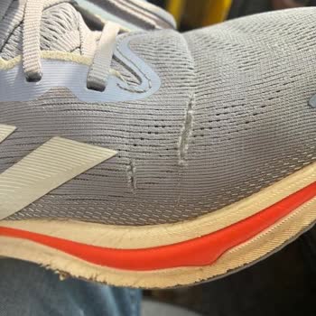 Adidas Supernova Rise 2m Zapatilla se rasgó pronto, garantía rechazada