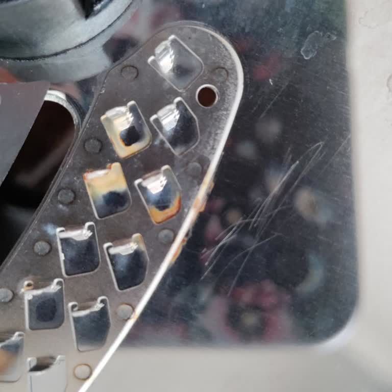 KitchenAid Mutfak Robotunda Jülyen Bıçağı Paslandı, Sağlık Riski Endişesi